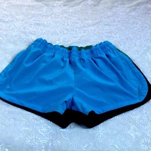 Gap fit small shorts